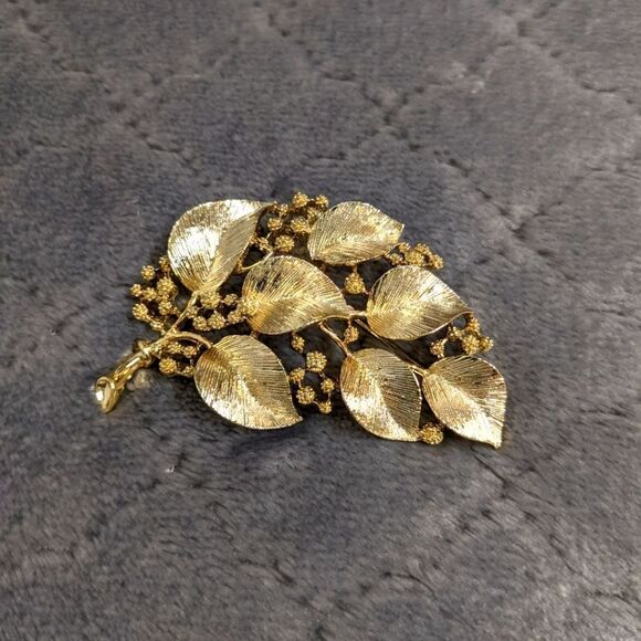 Vintage 1950's Signed Lisner Textured Leaf/Branch Brooche - Picture 4 of 12